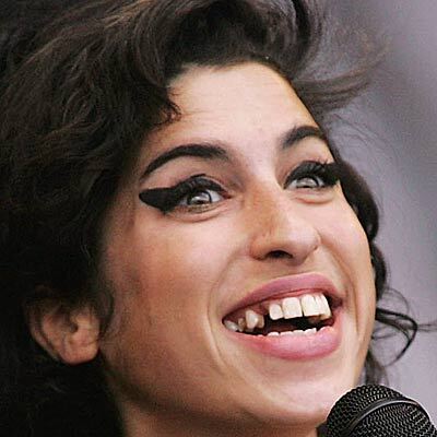 http://rosasacidas.files.wordpress.com/2007/08/teeth-amy-winehouse-400a071807.jpg