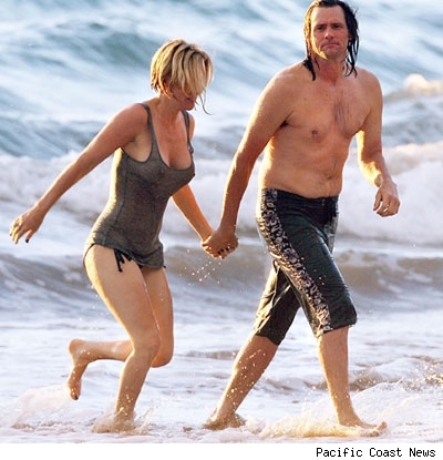 http://www.celebrific.com/wp-content/uploads/2007/06/jim-carrey-jenny-mccarthy-fat-6-6-007.jpg