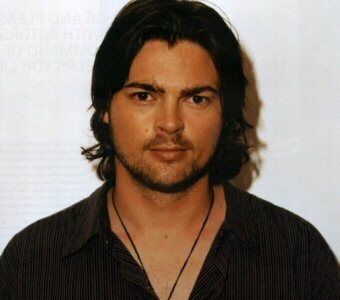 http://www.ageofthering.com/atthemovies/cast/karlurban.jpg