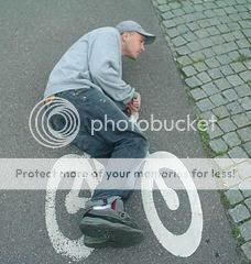 http://i134.photobucket.com/albums/q84/misfitsgd/bycicle.jpg