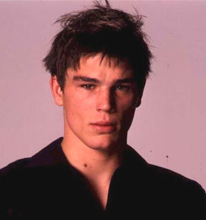 http://www.nndb.com/people/064/000022995/josh-hartnett.jpg