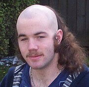 http://upload.wikimedia.org/wikipedia/commons/thumb/c/cf/Skullet.jpg/180px-Skullet.jpg