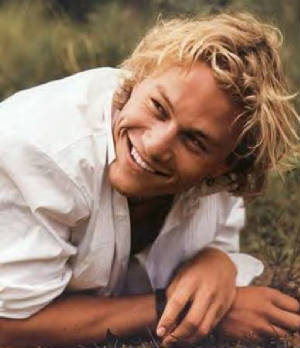 http://justentertainment.files.wordpress.com/2008/01/heathledger-1-300.jpg