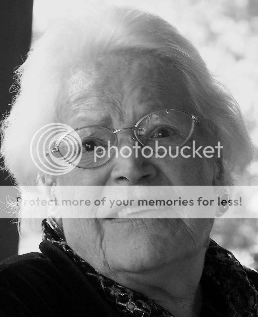 http://i238.photobucket.com/albums/ff134/natuurfreak/Oma100jaar.jpg