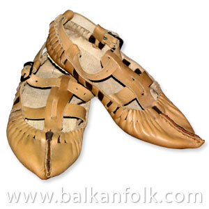 http://www.balkanfolk.com/pic/shop-products/479-bulgariantraditionalshoes.jpg