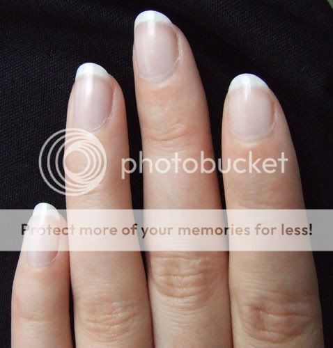 http://i114.photobucket.com/albums/n273/sweetamber_01/nails.jpg